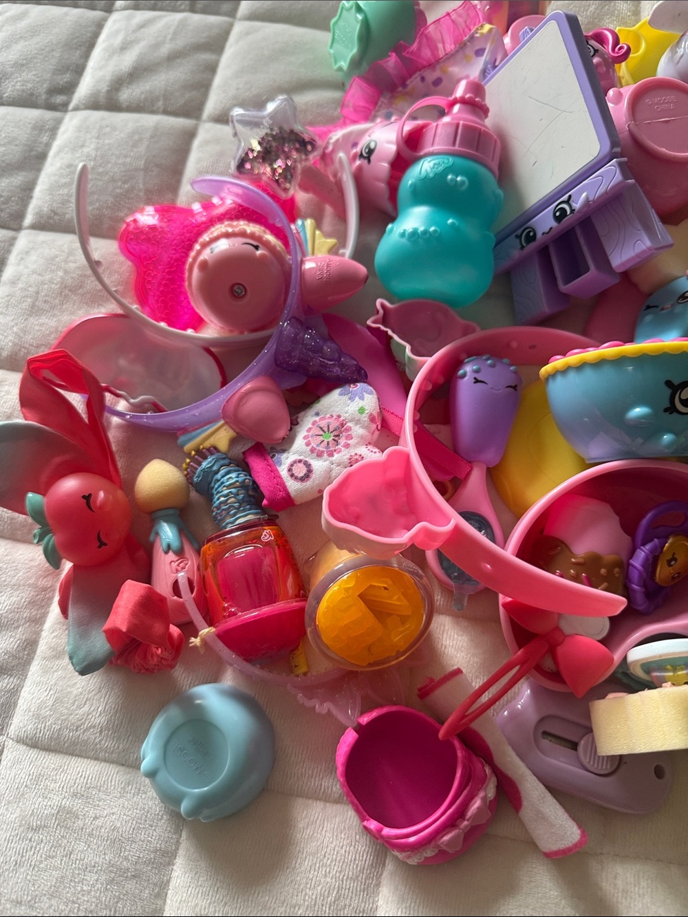 Huge Lot of Shopkins Figures and Accessories - Picture 2 of 6